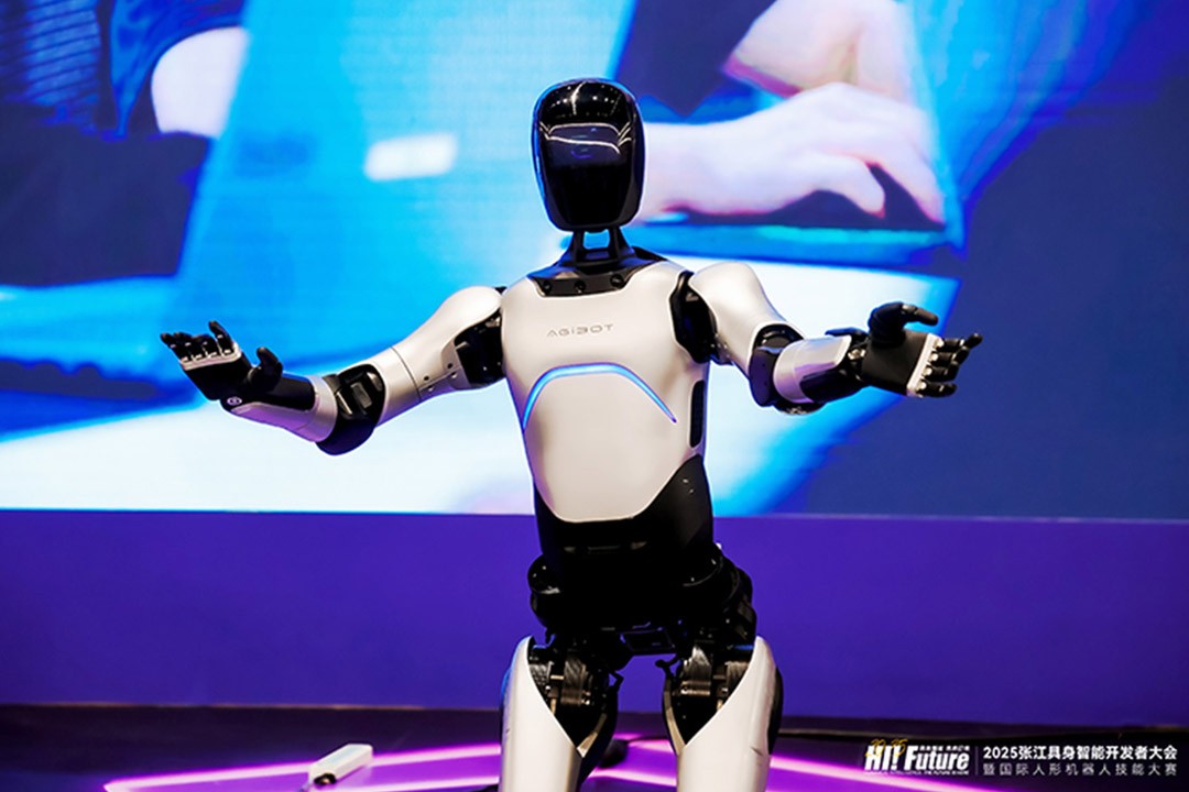 智元远征A2成全球首个同时拥有中美欧认证...